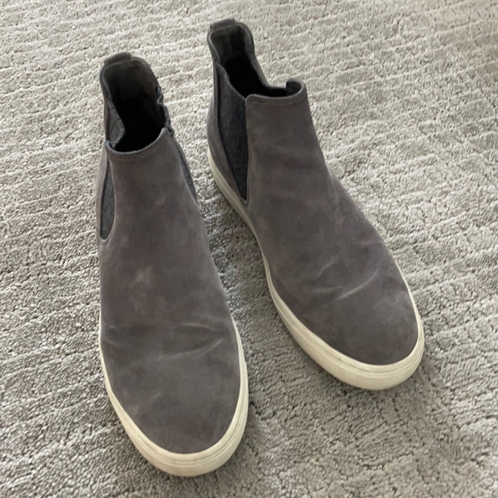 Vince suade slip on gym shoes